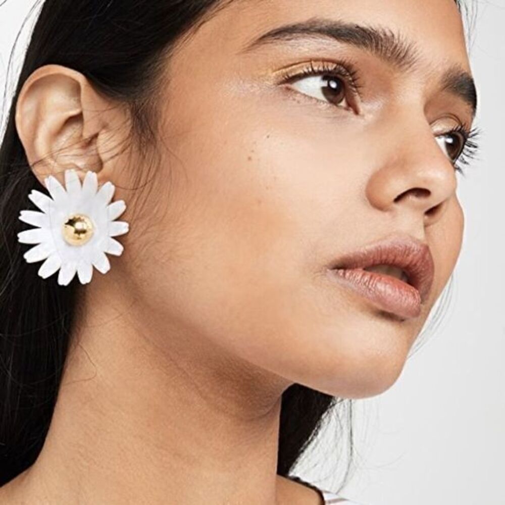 Lele Sadoughi mother pearl Daisy Button Ea…